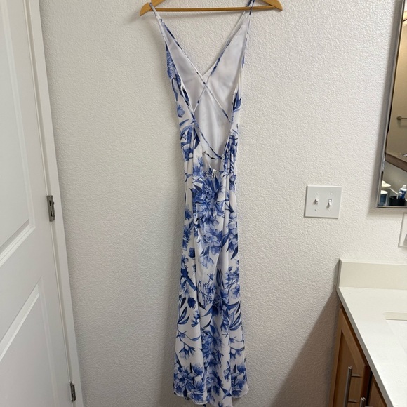 Fame & Partners Blue and White Floral Formal Dress Size 2 - Picture 4 of 9